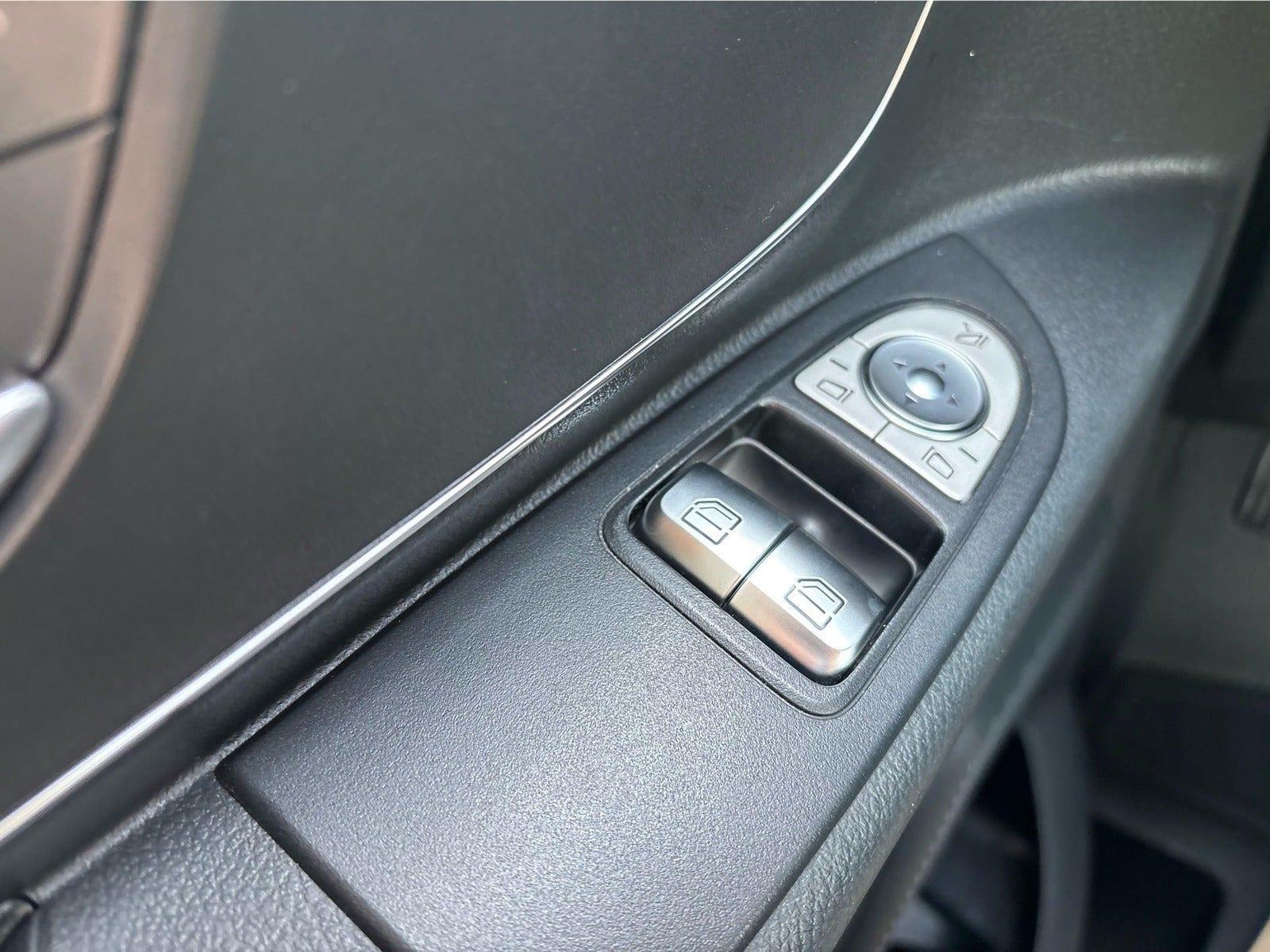 Sort Mercedes Vito 119 fra 2019