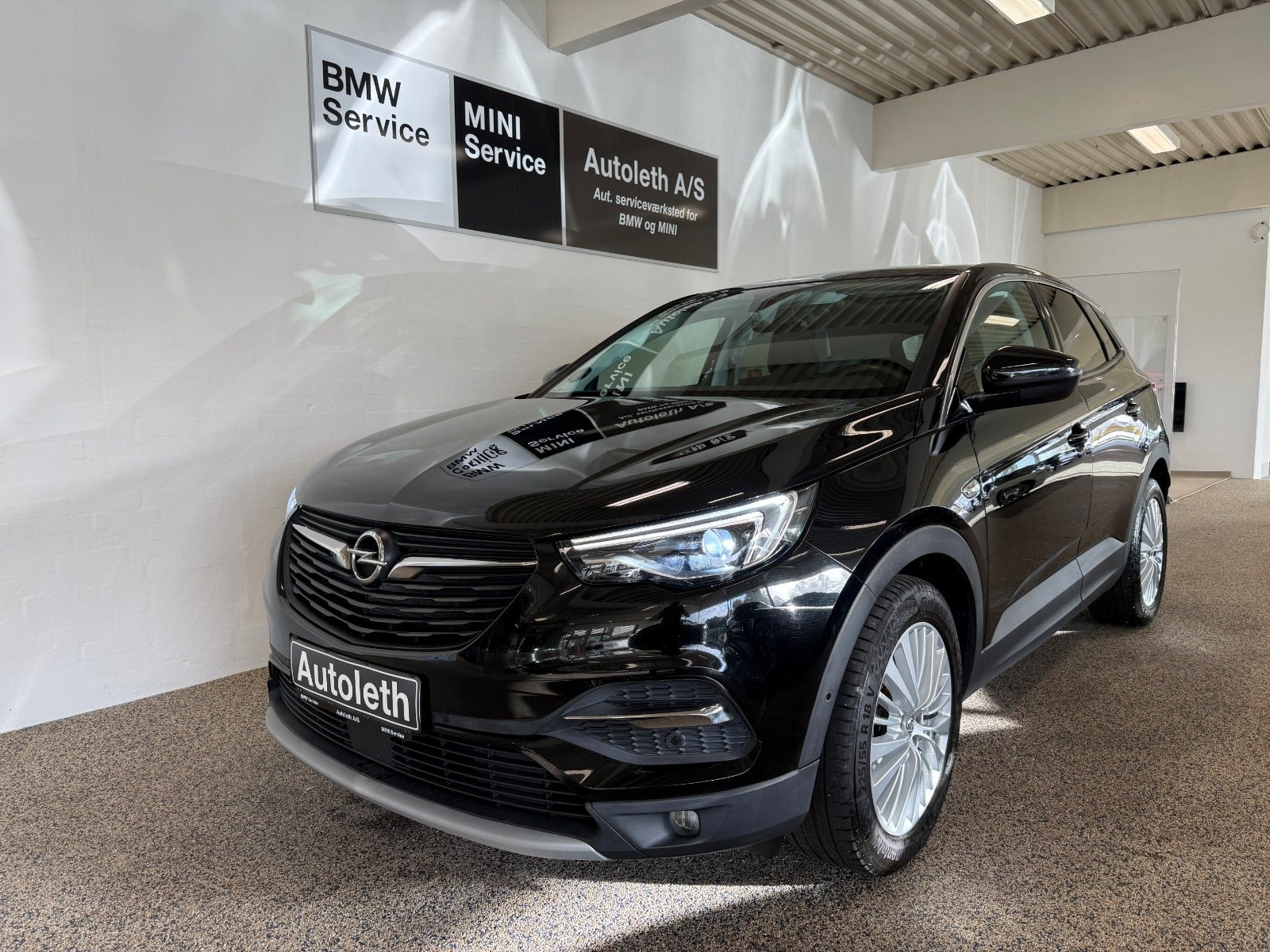 Sort Opel Grandland X fra 2019