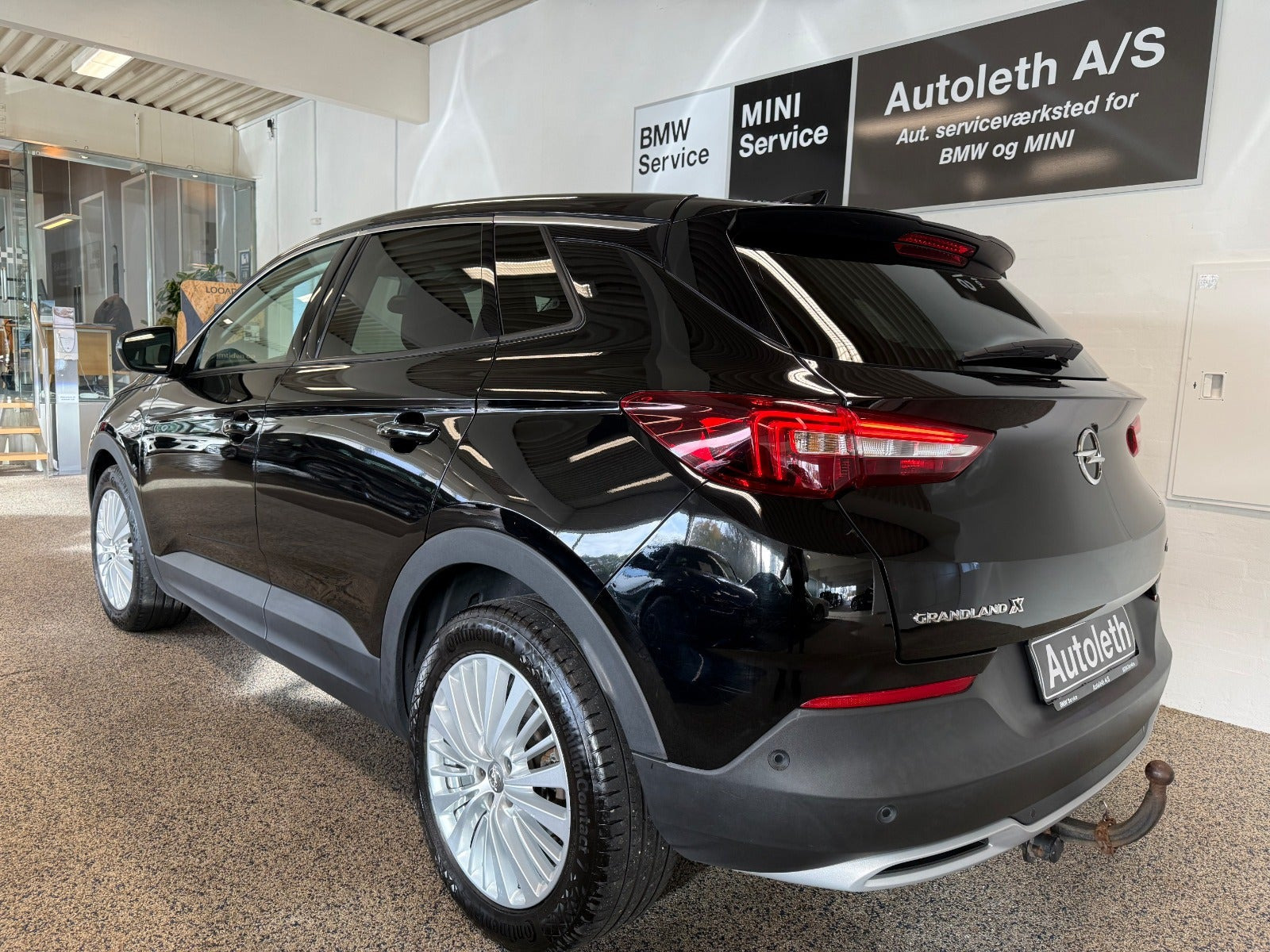 Sort Opel Grandland X fra 2019