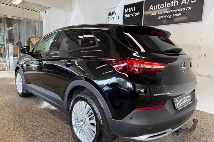 Sort Opel Grandland X fra 2019