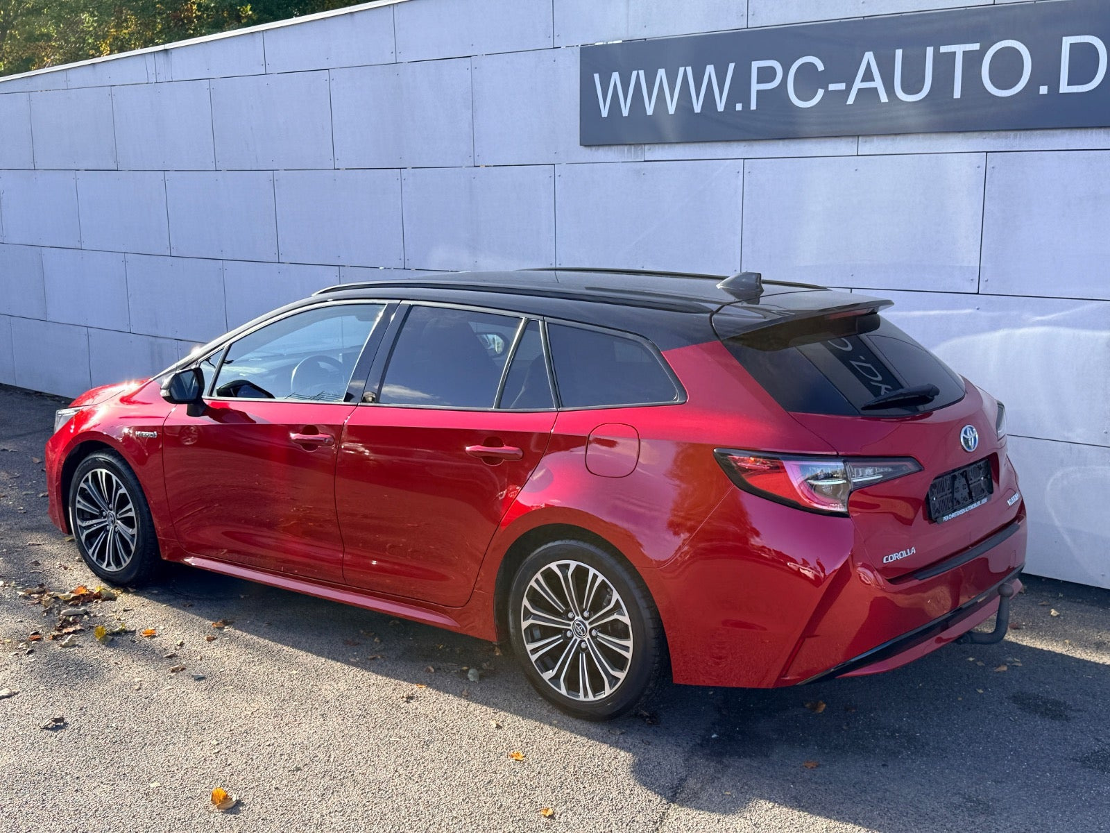 Rød Toyota Corolla fra 2019