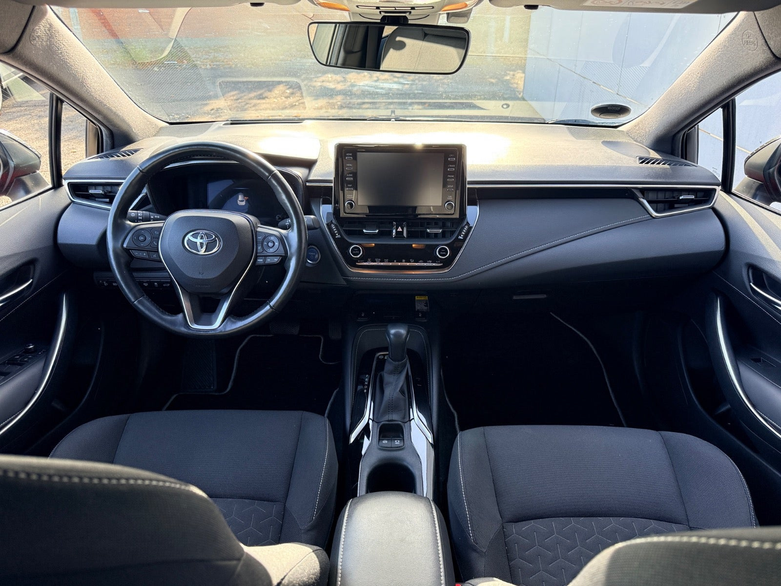 Rød Toyota Corolla fra 2019