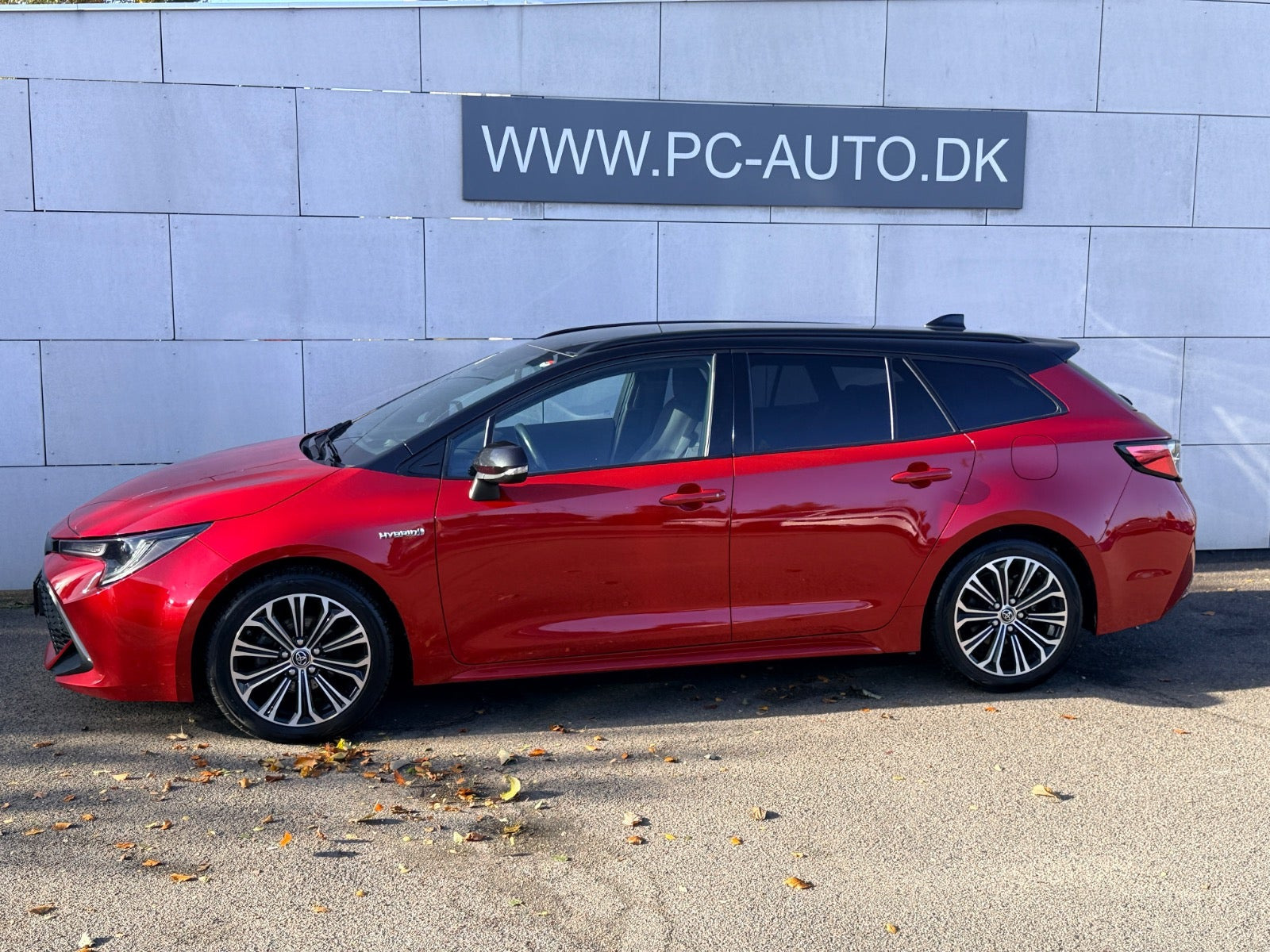 Rød Toyota Corolla fra 2019