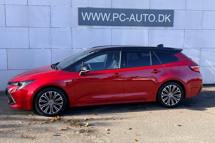 Rød Toyota Corolla fra 2019
