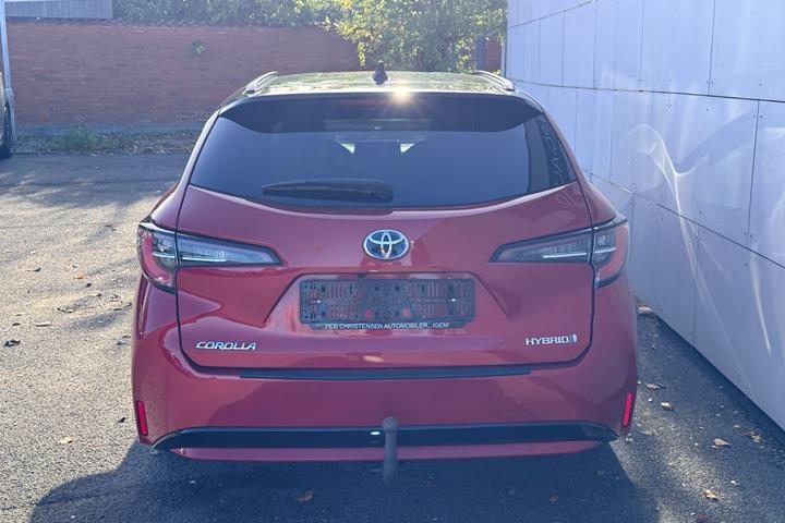 Rød Toyota Corolla fra 2019