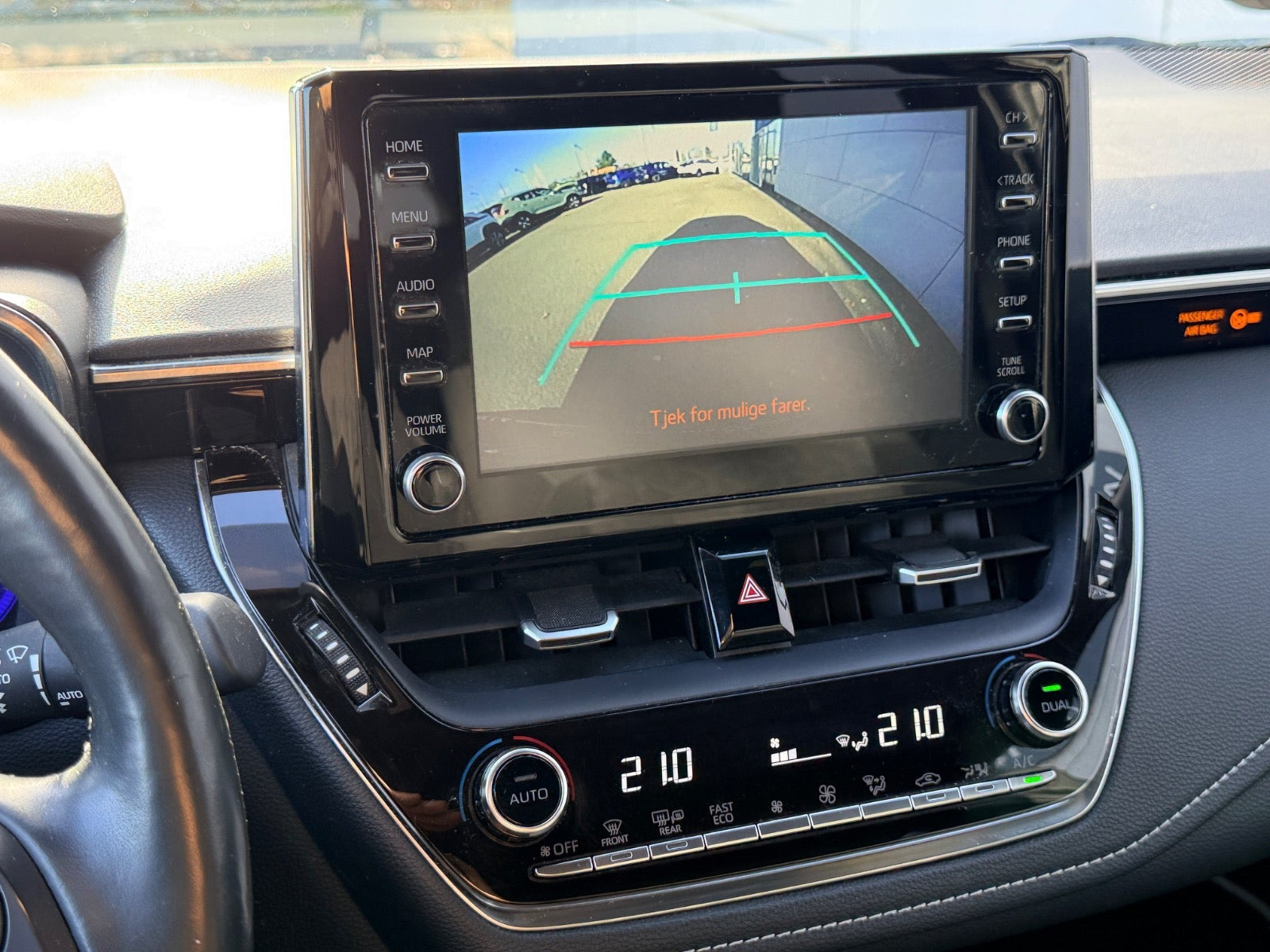 Rød Toyota Corolla fra 2019