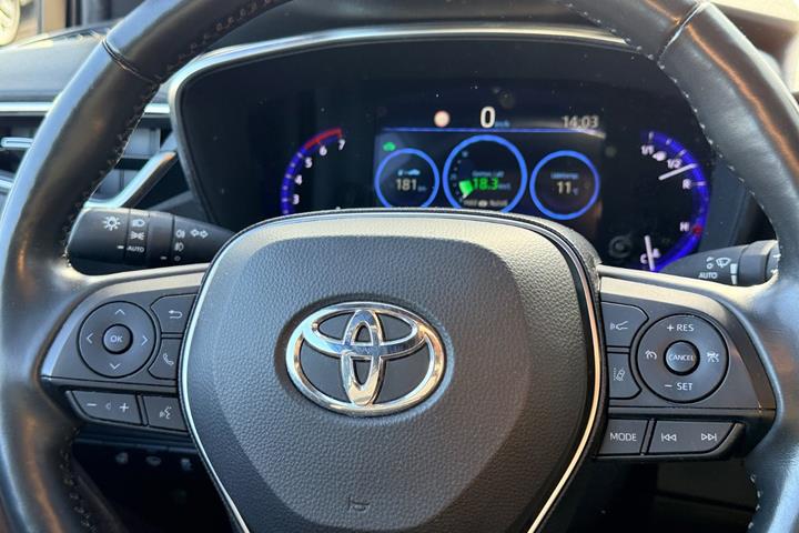 Rød Toyota Corolla fra 2019