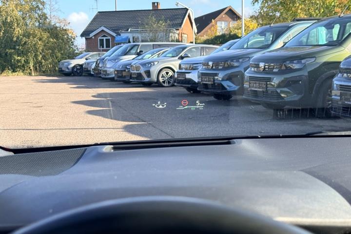 Rød Toyota Corolla fra 2019