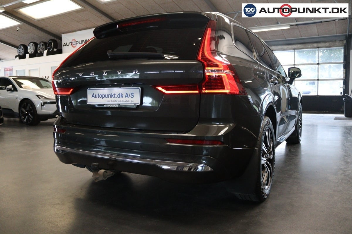 Grå Volvo XC60 fra 2022