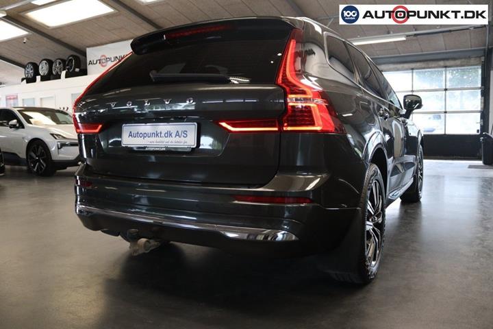 Grå Volvo XC60 fra 2022