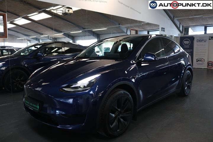 Blå Tesla Model Y fra 2024