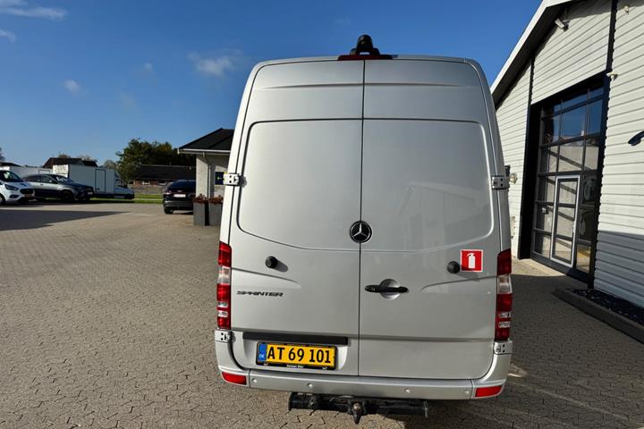 Sølv Mercedes Sprinter 319 fra 2015