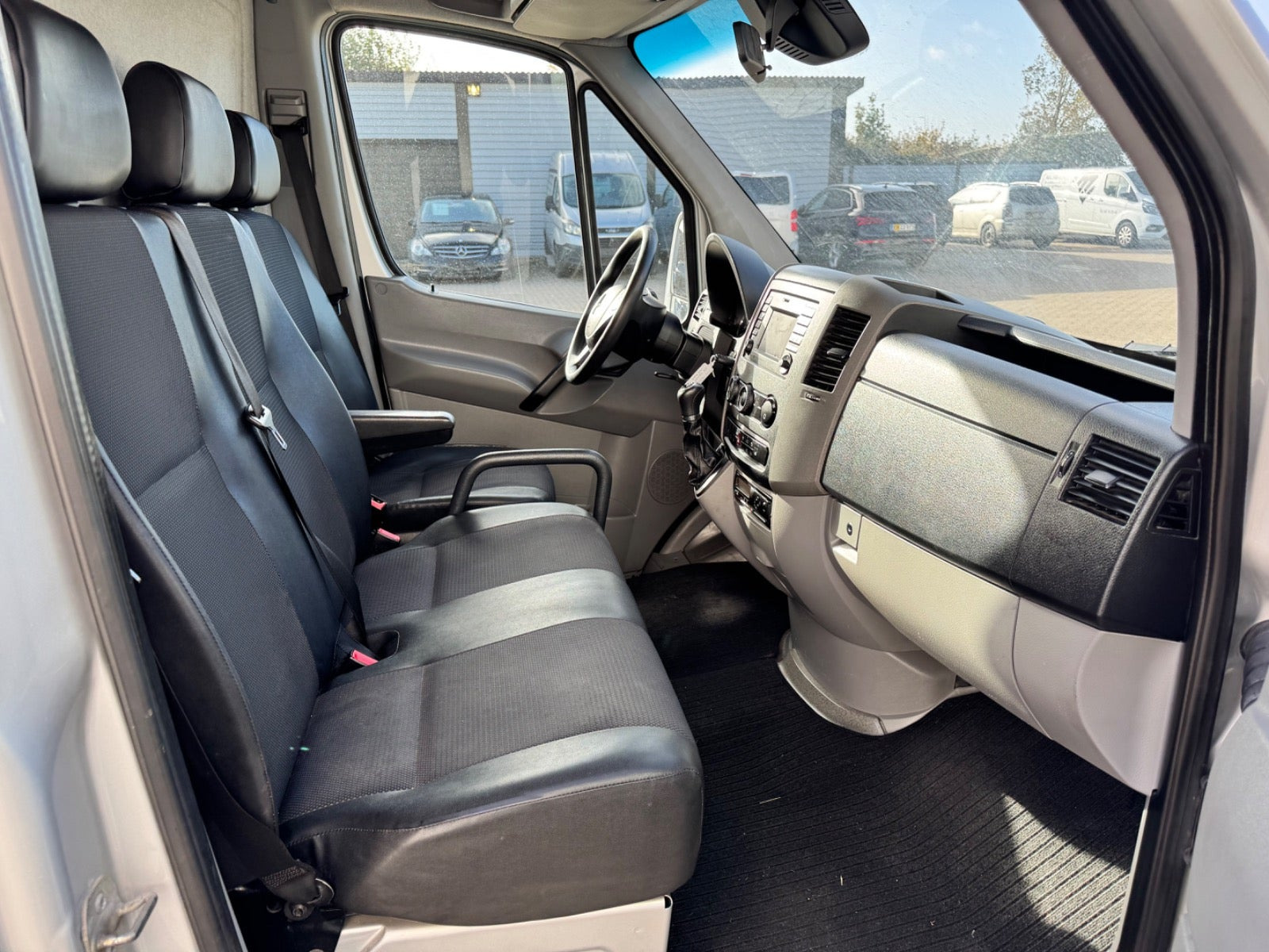 Sølv Mercedes Sprinter 319 fra 2015