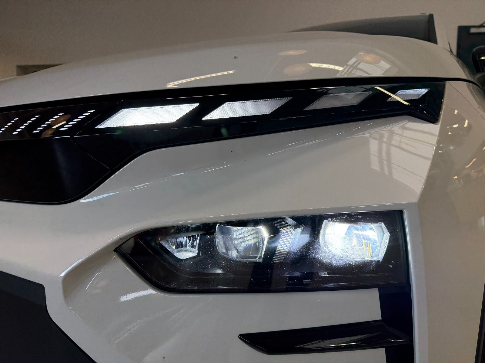 Hvid Skoda Elroq fra 2026