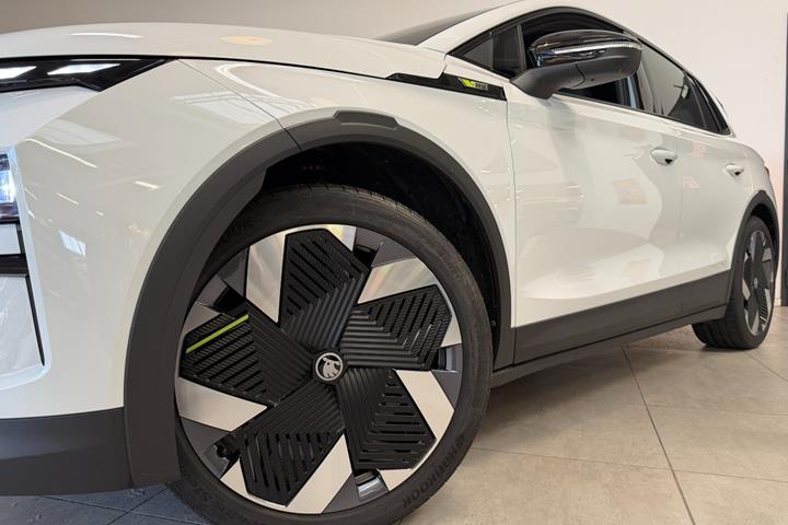 Hvid Skoda Elroq fra 2026