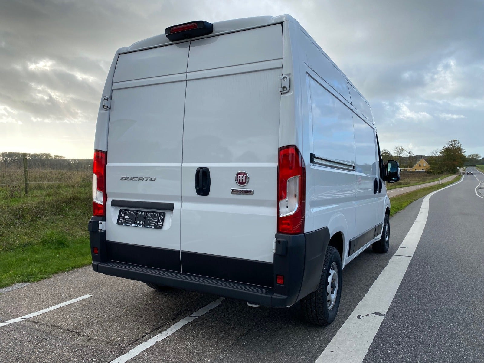 Hvid Fiat Ducato 33 fra 2023