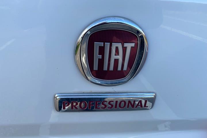 Hvid Fiat Ducato 33 fra 2023