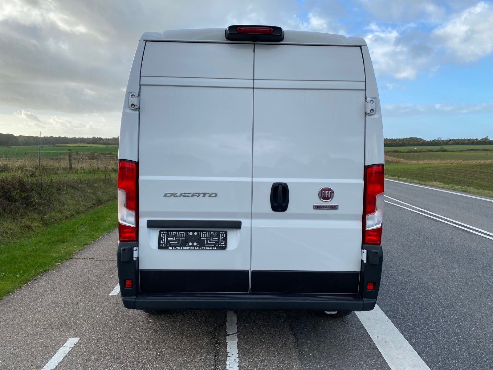 Hvid Fiat Ducato 33 fra 2023