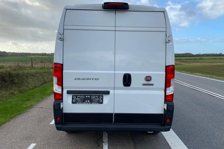 Hvid Fiat Ducato 33 fra 2023