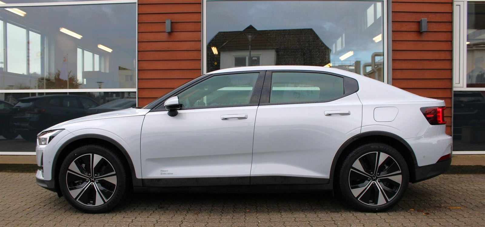 Hvid Polestar 2 fra 2024