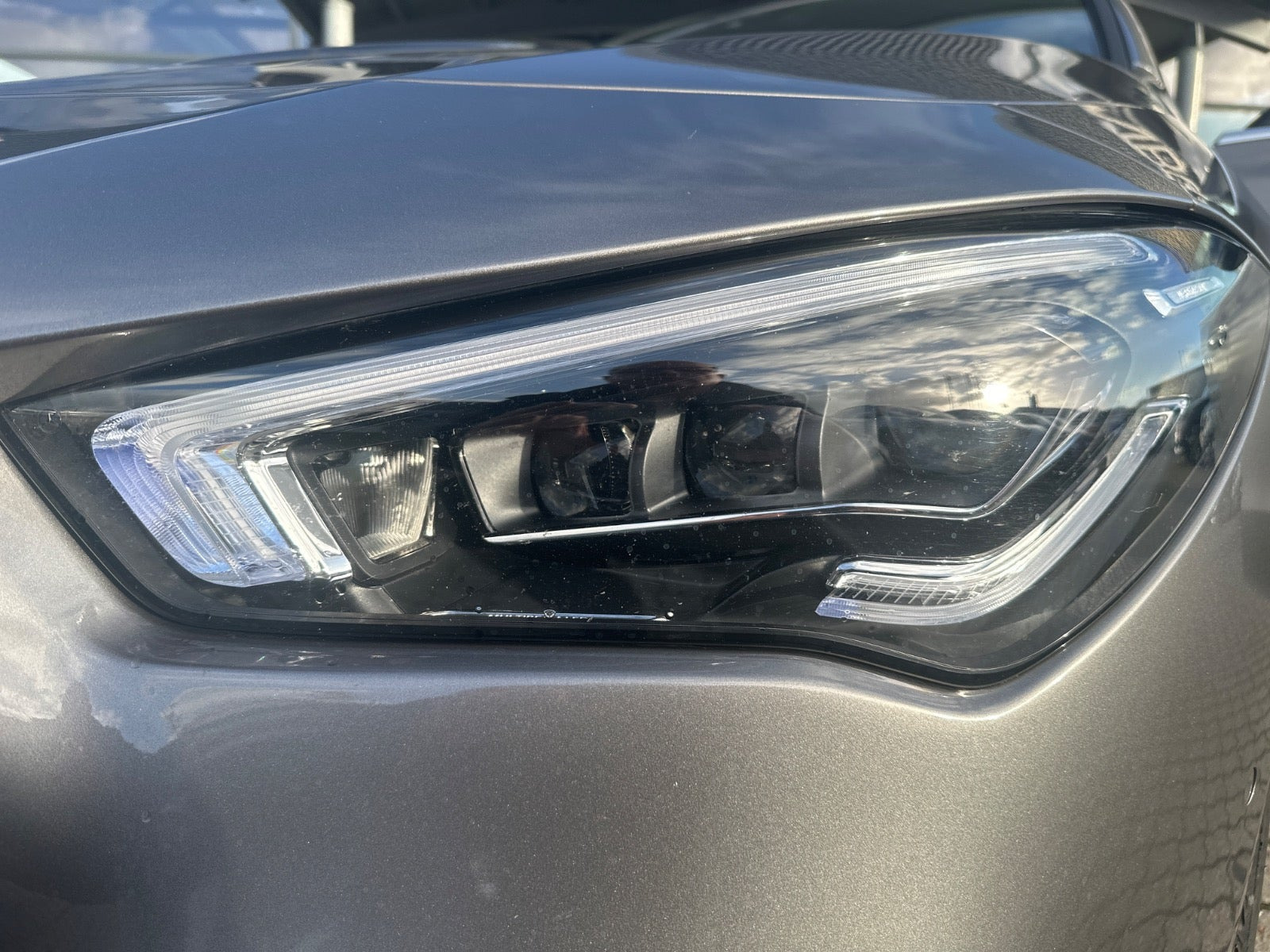 Grå Mercedes CLA250 e fra 2023