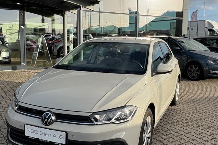 Beige VW Polo fra 2023