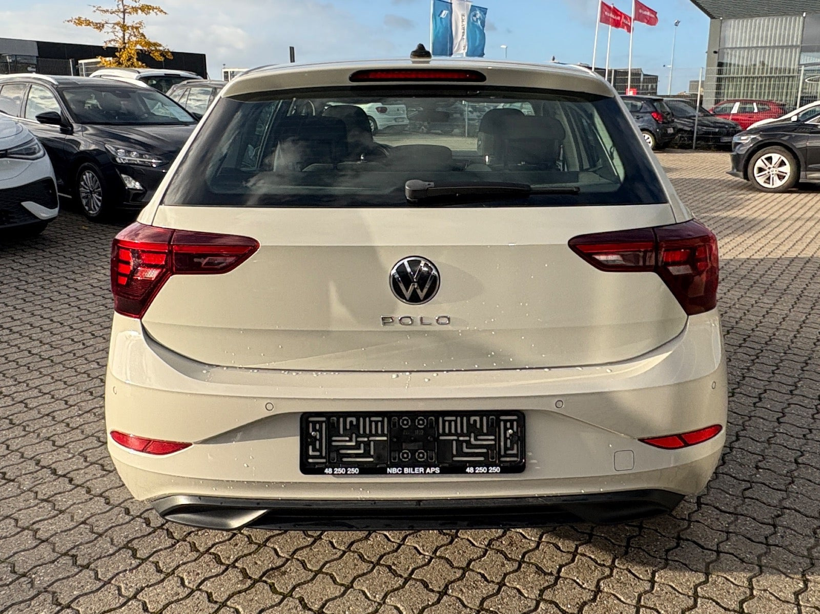 Beige VW Polo fra 2023
