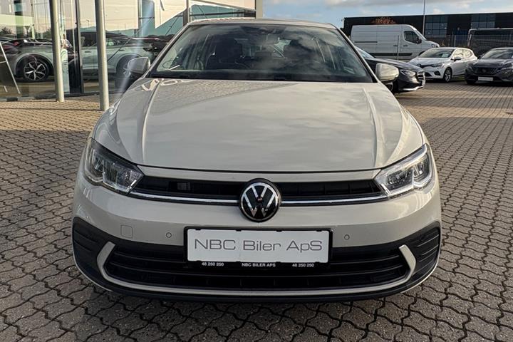 Beige VW Polo fra 2023