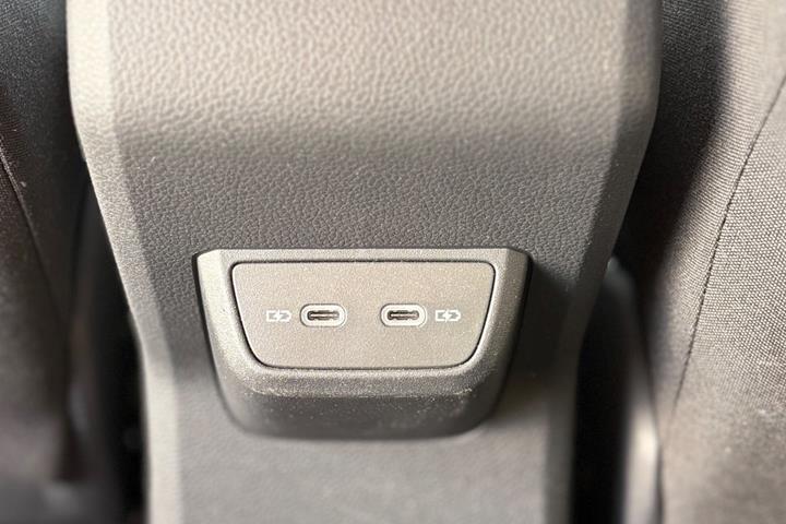 Beige VW Polo fra 2023