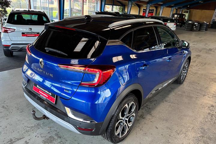 Blå Renault Captur fra 2021