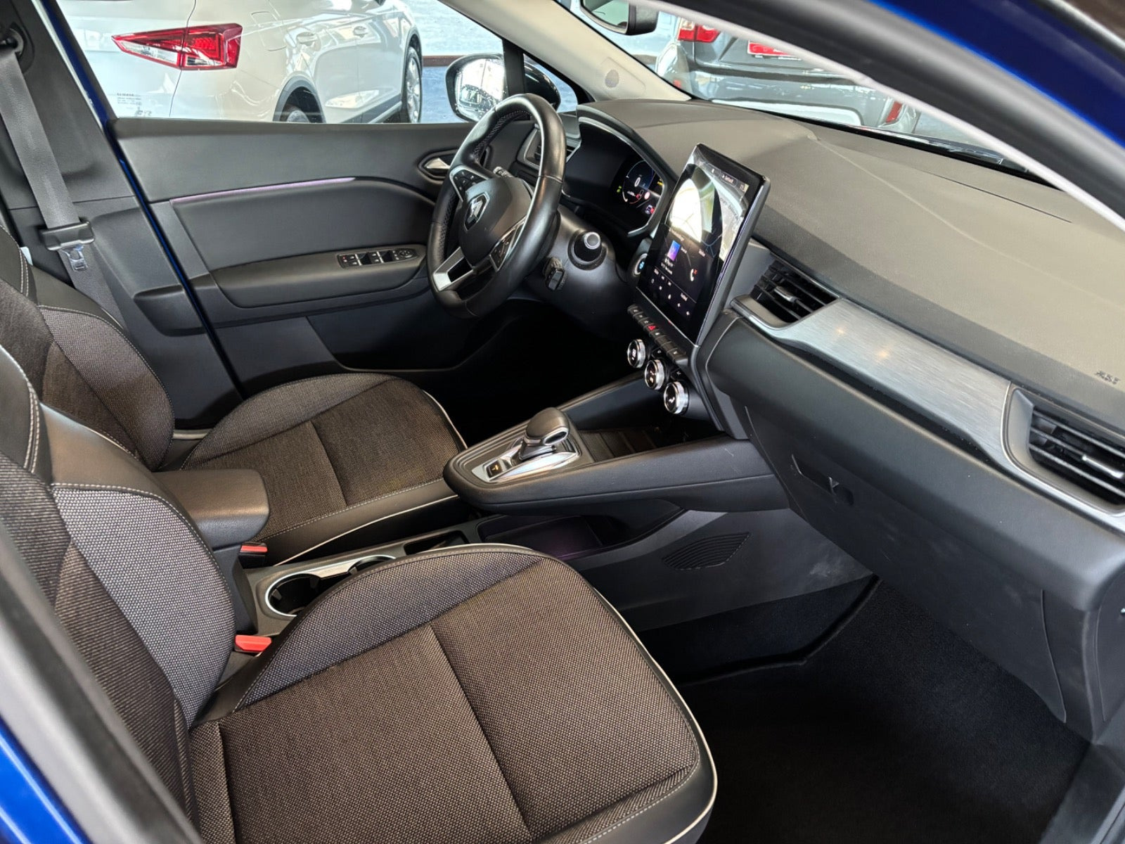 Blå Renault Captur fra 2021
