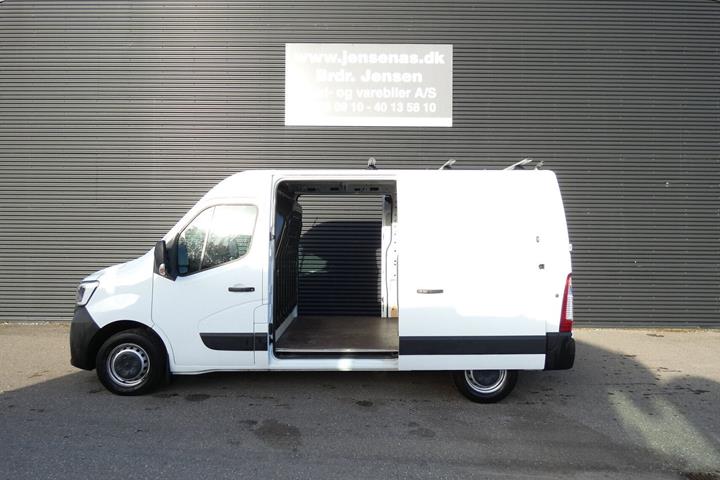 Hvid Renault Master IV T33 fra 2024