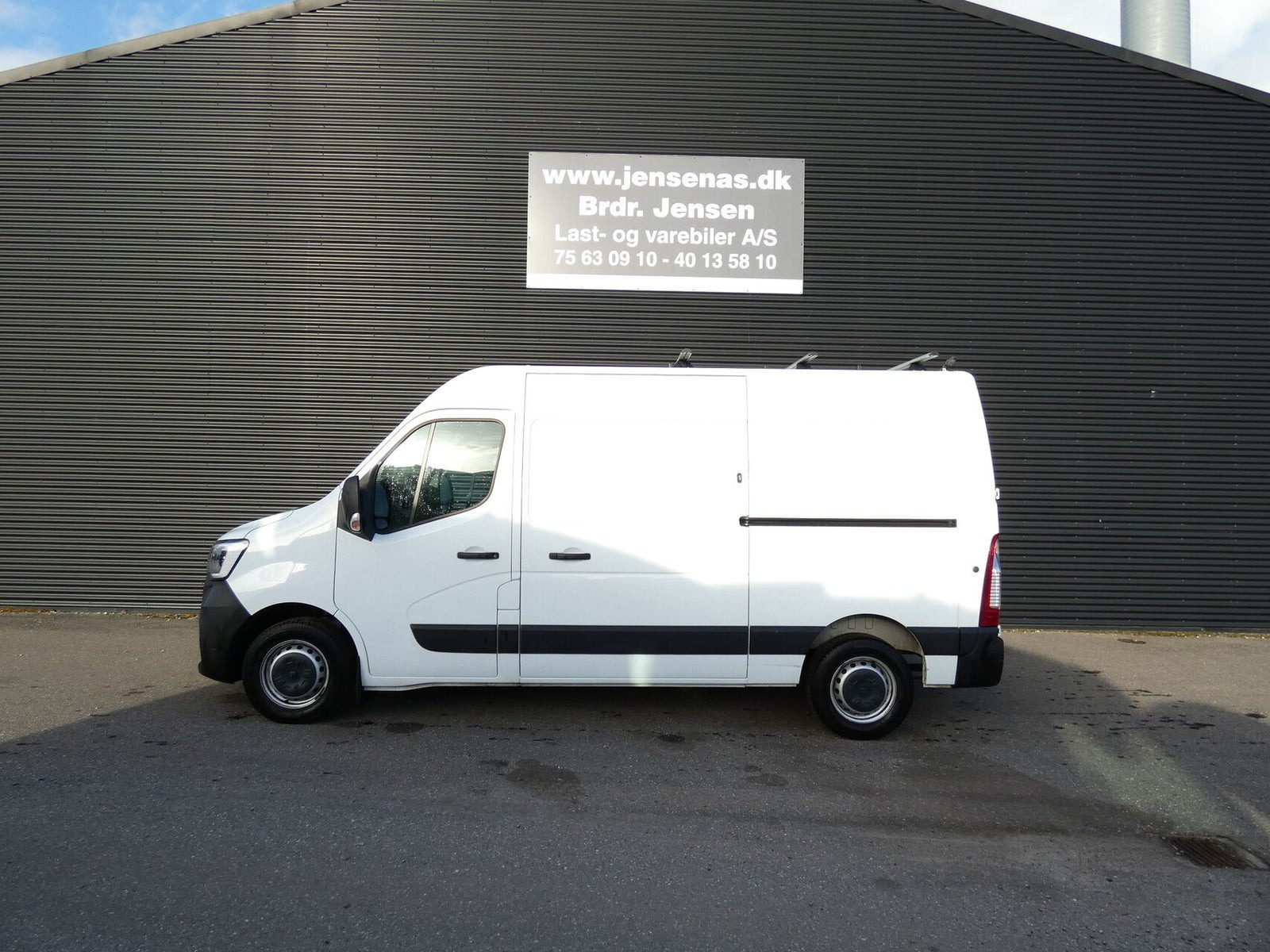 Hvid Renault Master IV T33 fra 2024