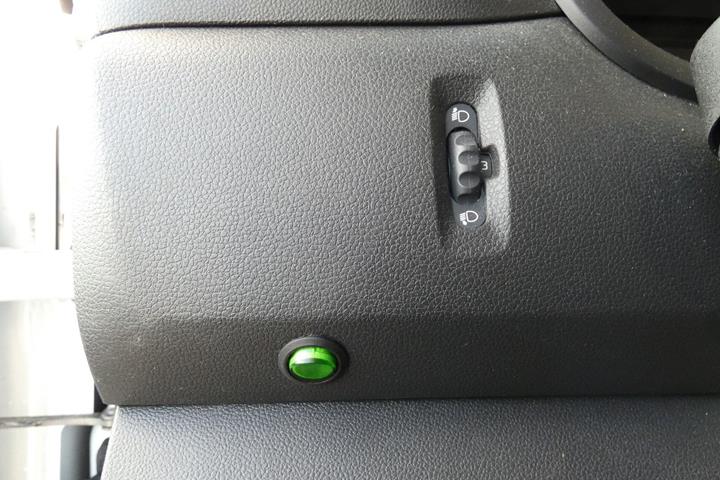 Hvid Renault Master IV T33 fra 2024