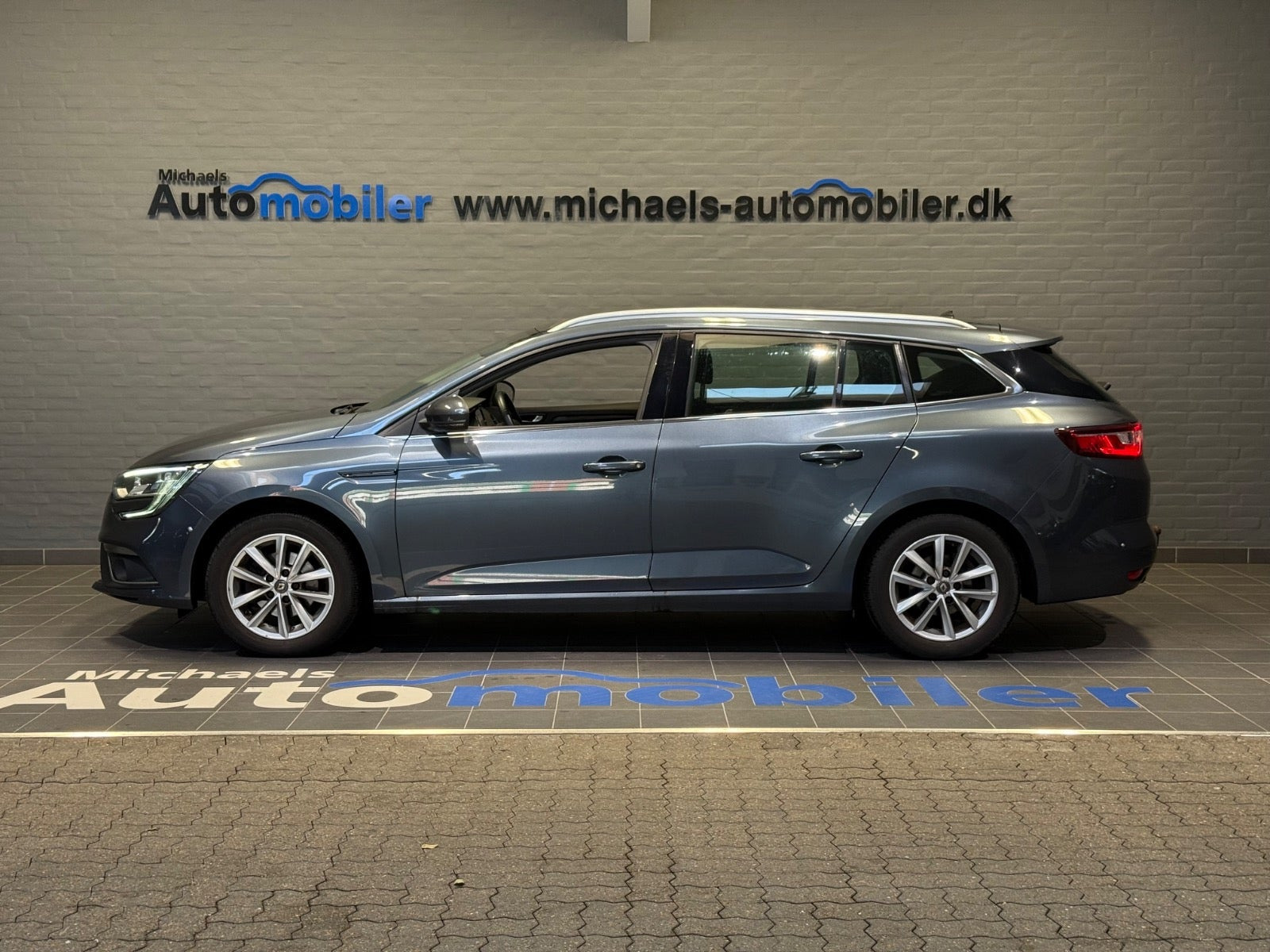 Grå Renault Megane IV fra 2018
