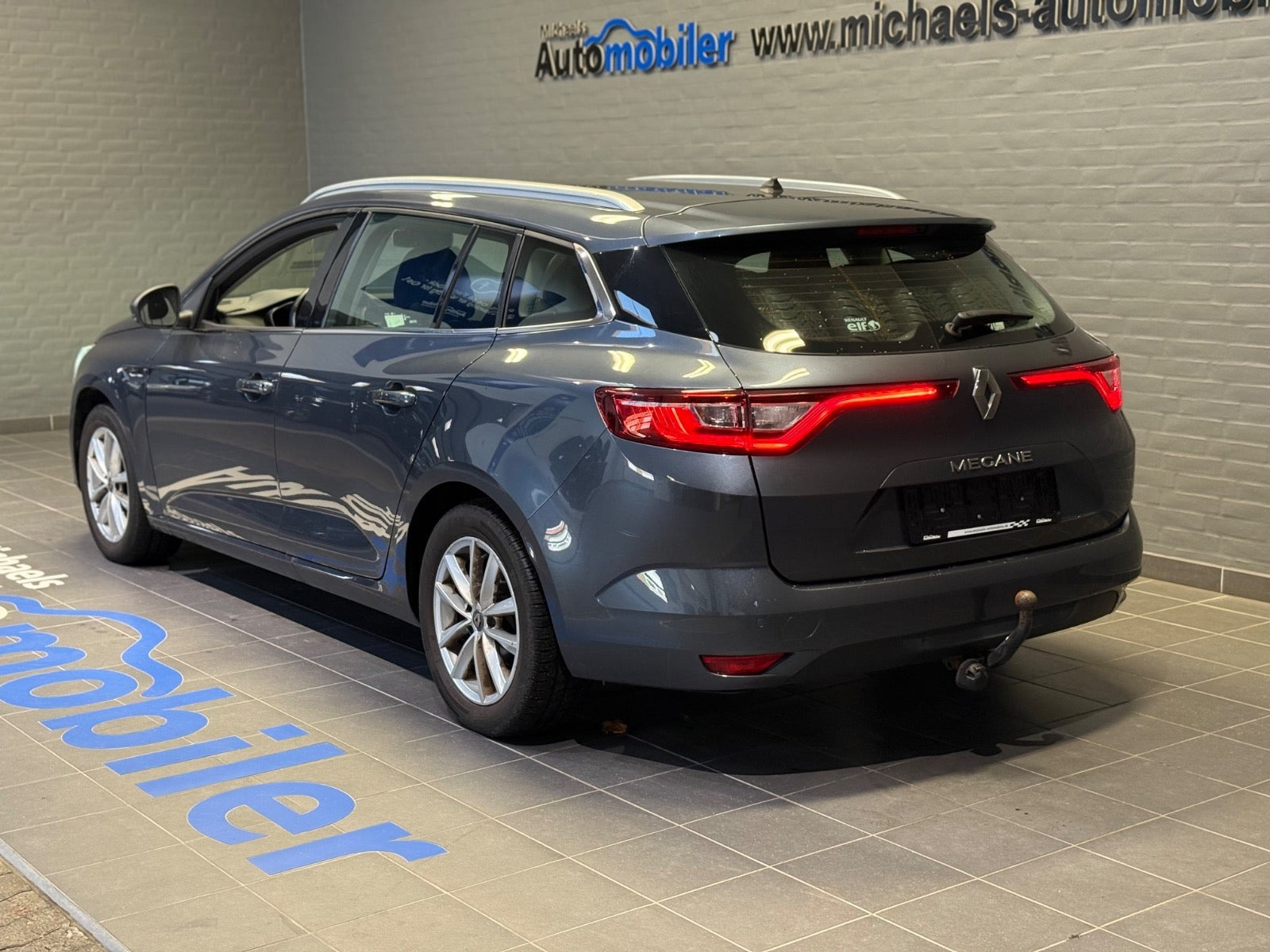 Grå Renault Megane IV fra 2018