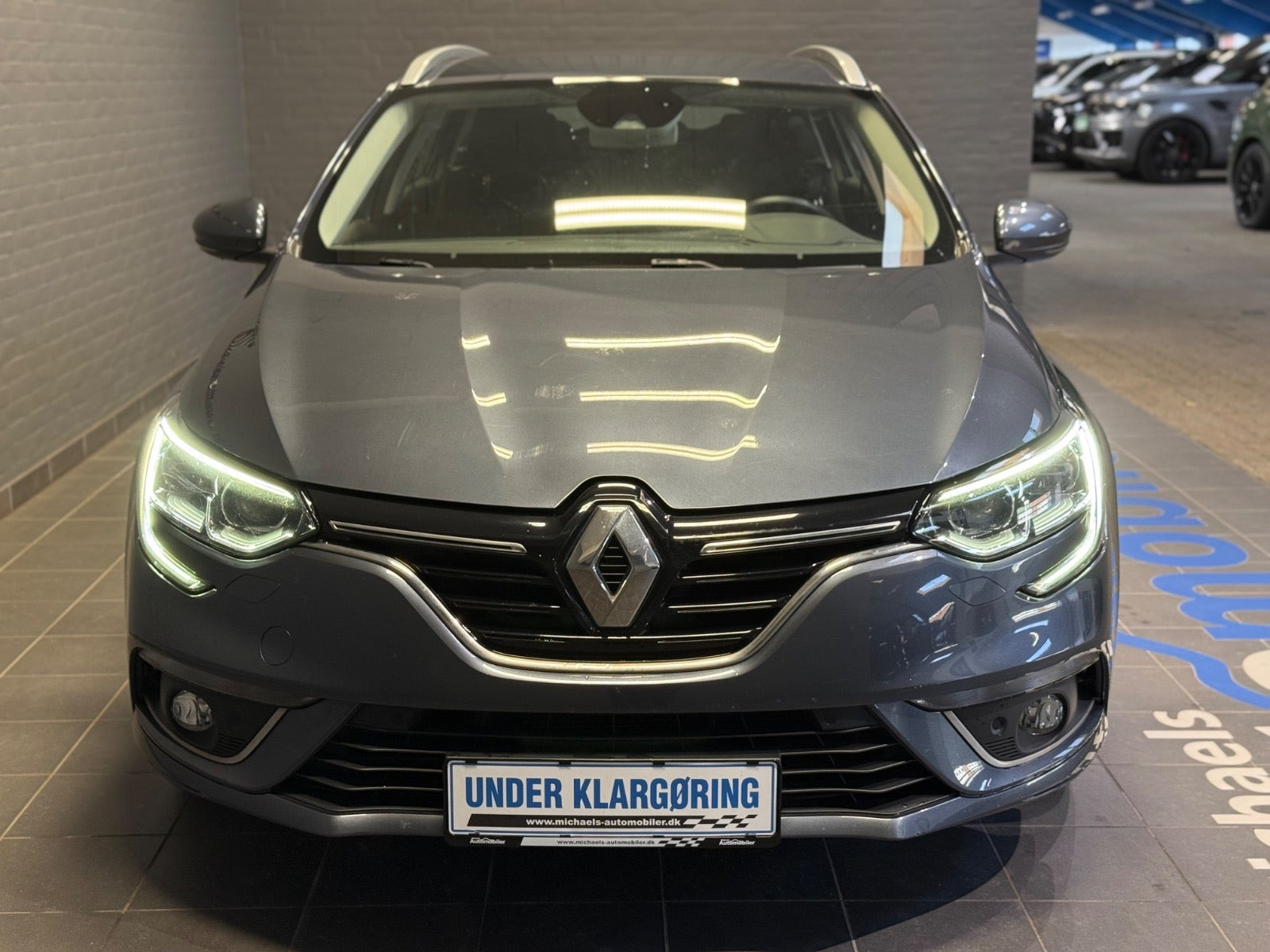 Grå Renault Megane IV fra 2018
