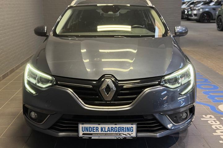 Grå Renault Megane IV fra 2018