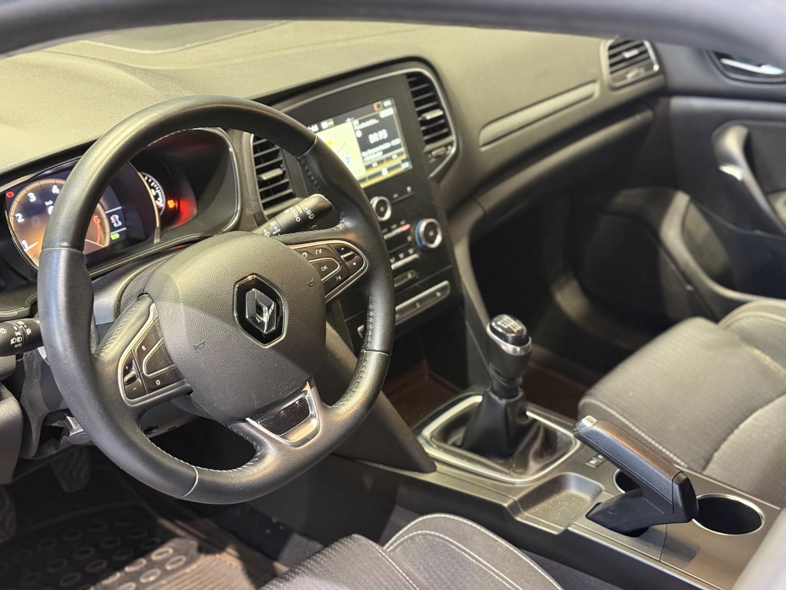 Grå Renault Megane IV fra 2018