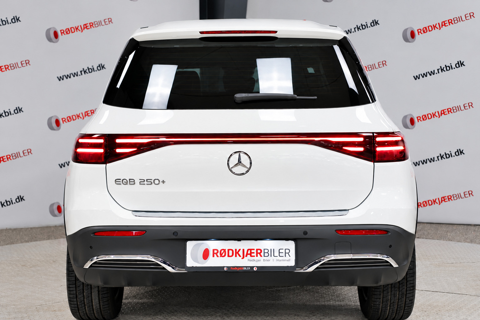 Hvid Mercedes EQB250+ fra 2025