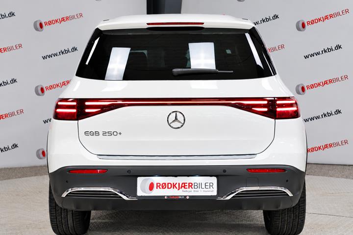 Hvid Mercedes EQB250+ fra 2025