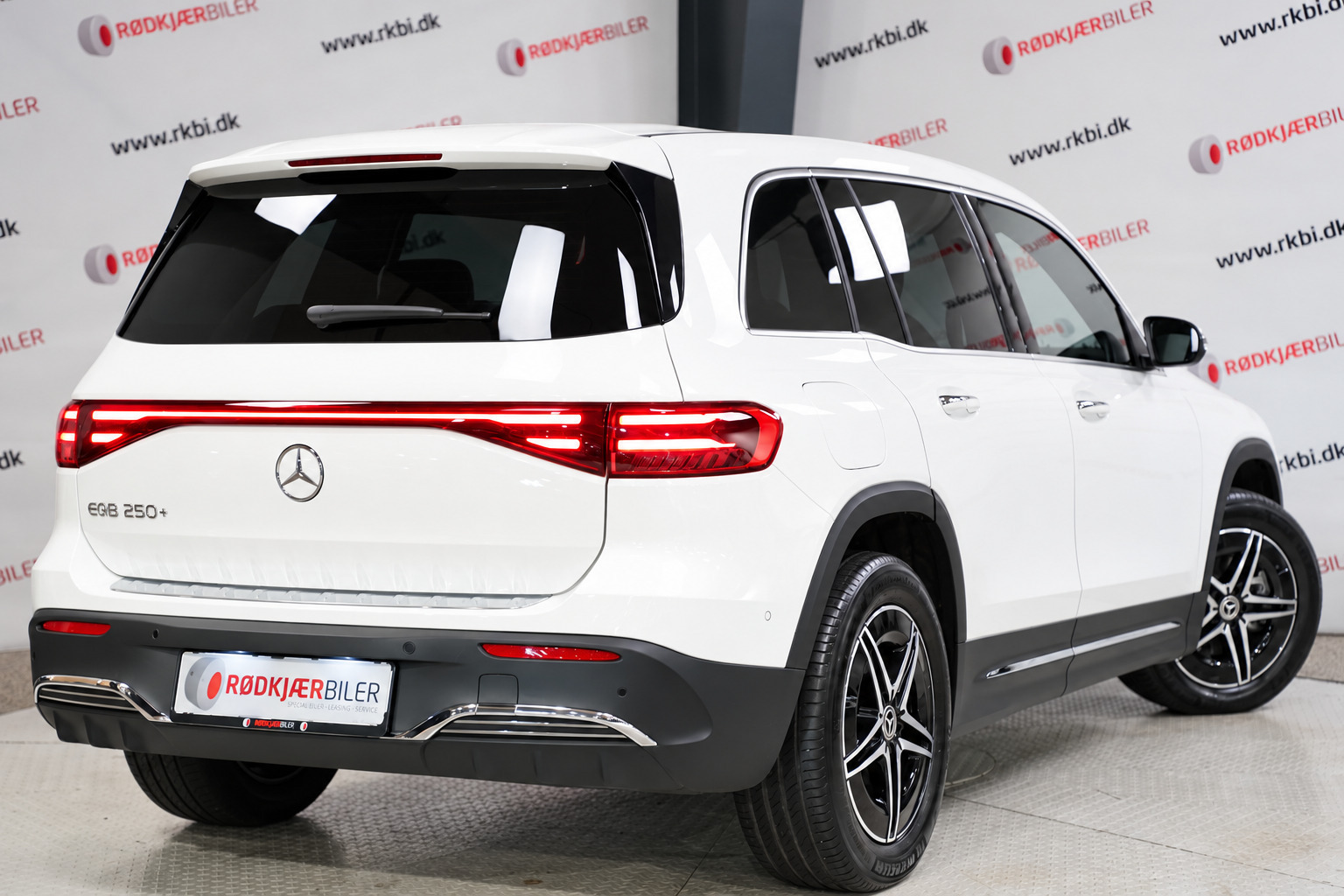 Hvid Mercedes EQB250+ fra 2025