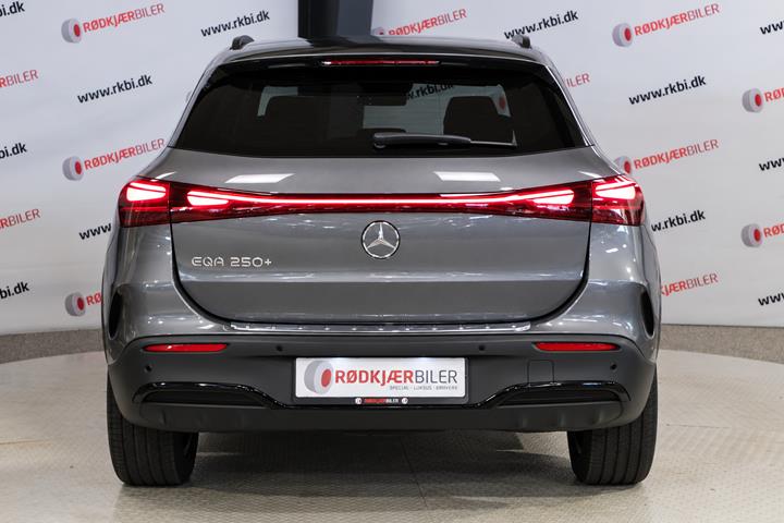 Grå Mercedes EQA250+ fra 2025