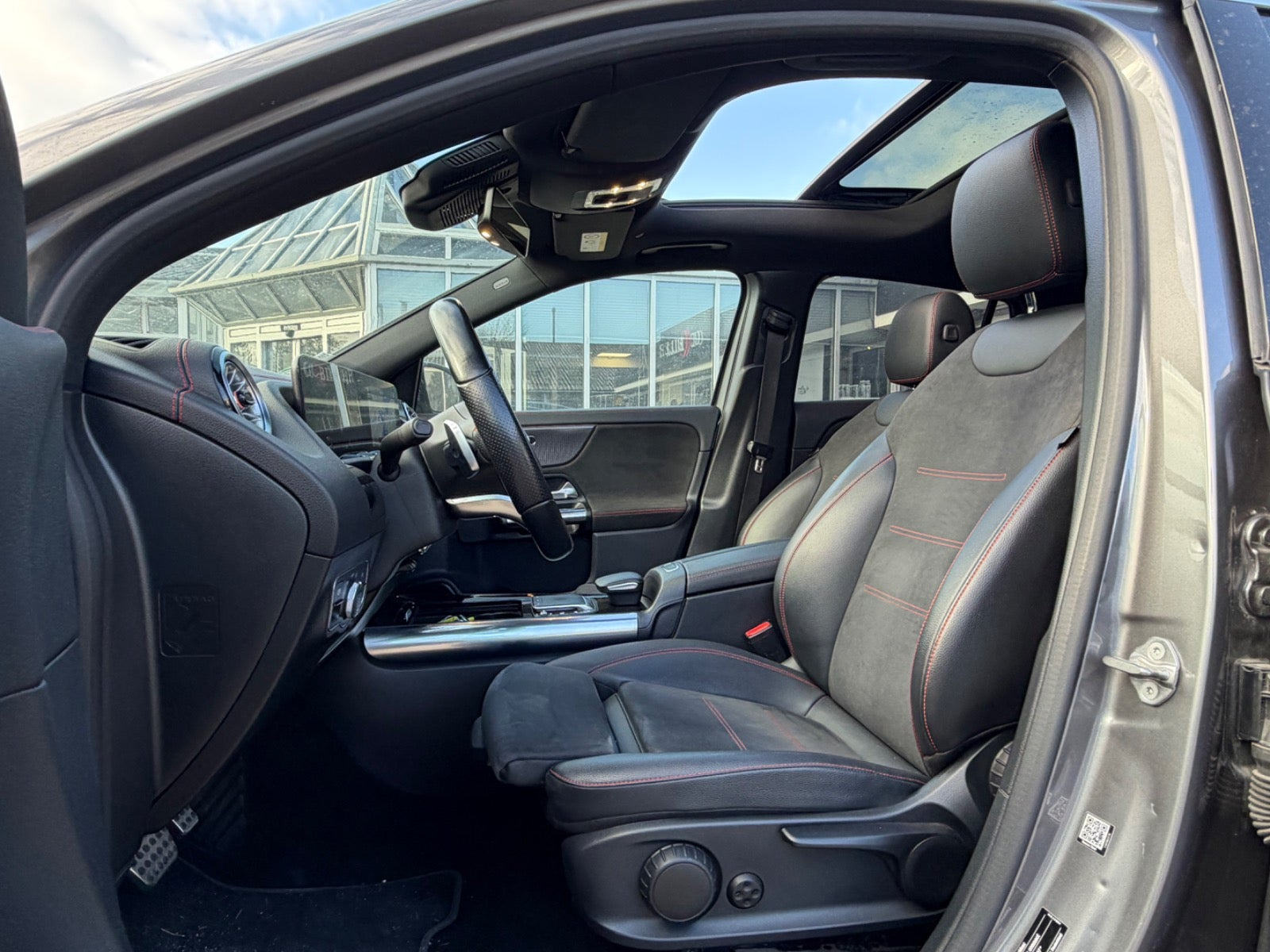 Grå Mercedes EQA250 fra 2022