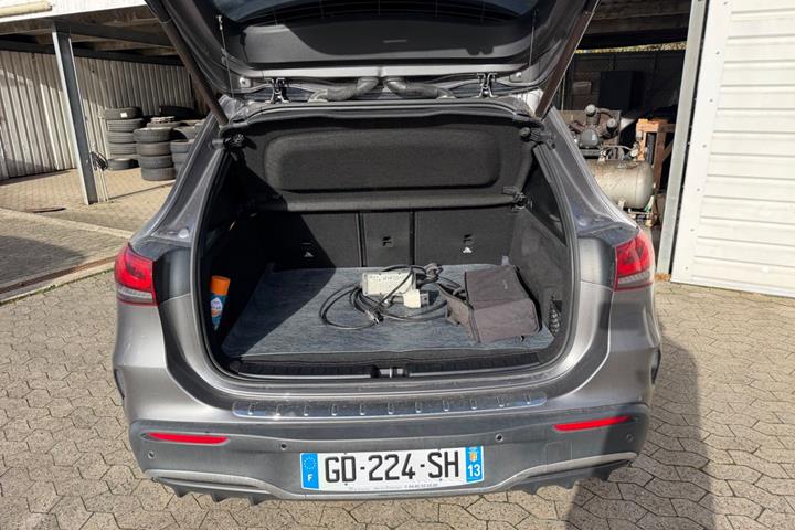Grå Mercedes EQA250 fra 2022