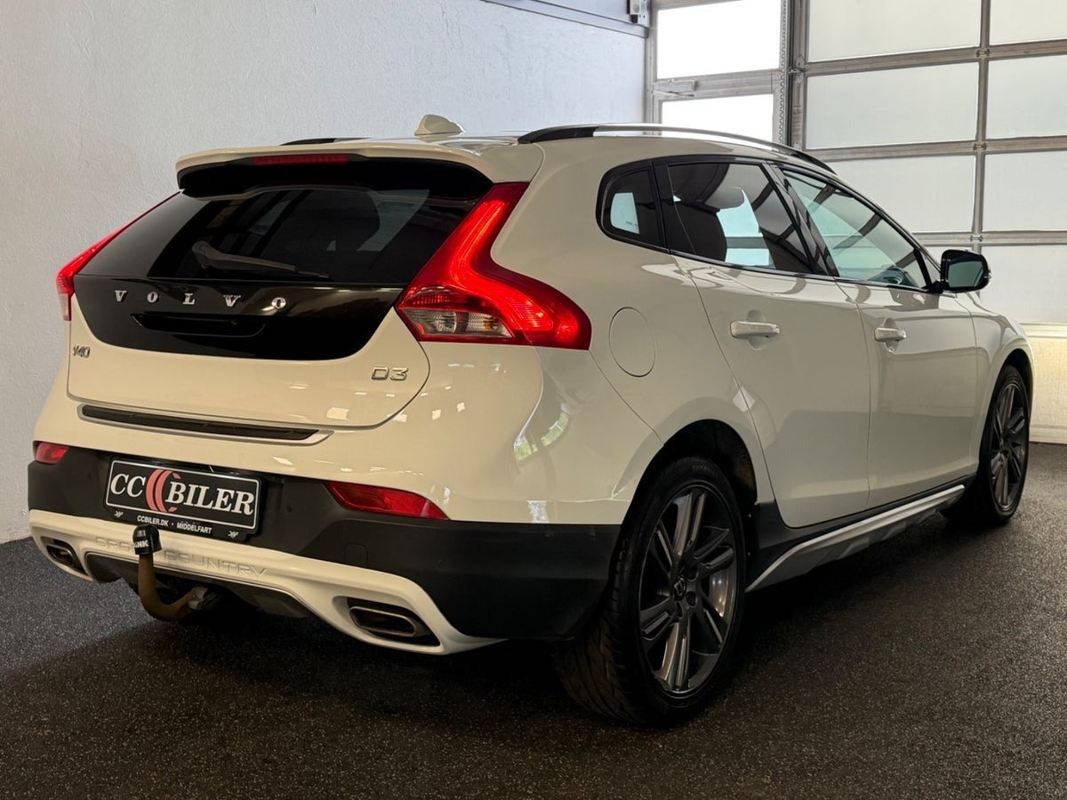 Hvid Volvo V40 CC fra 2014