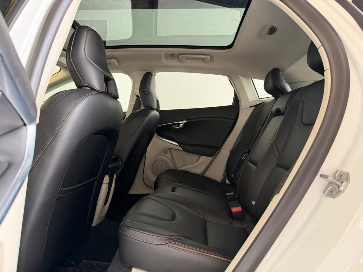 Hvid Volvo V40 CC fra 2014