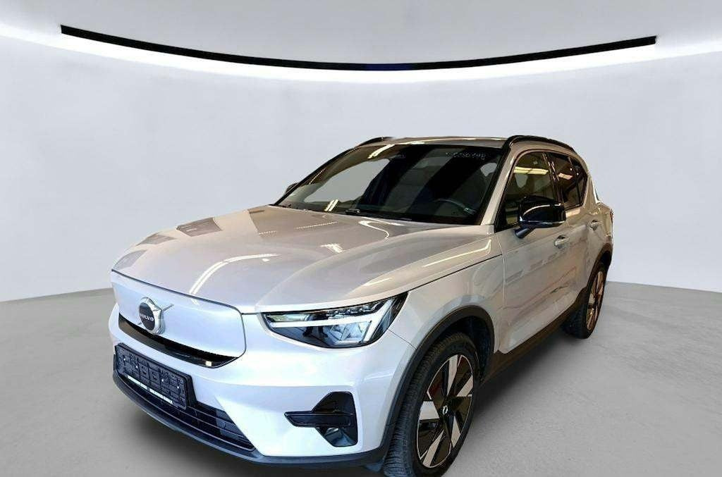 Sølv Volvo XC40 fra 2024