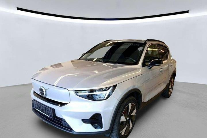 Sølv Volvo XC40 fra 2024