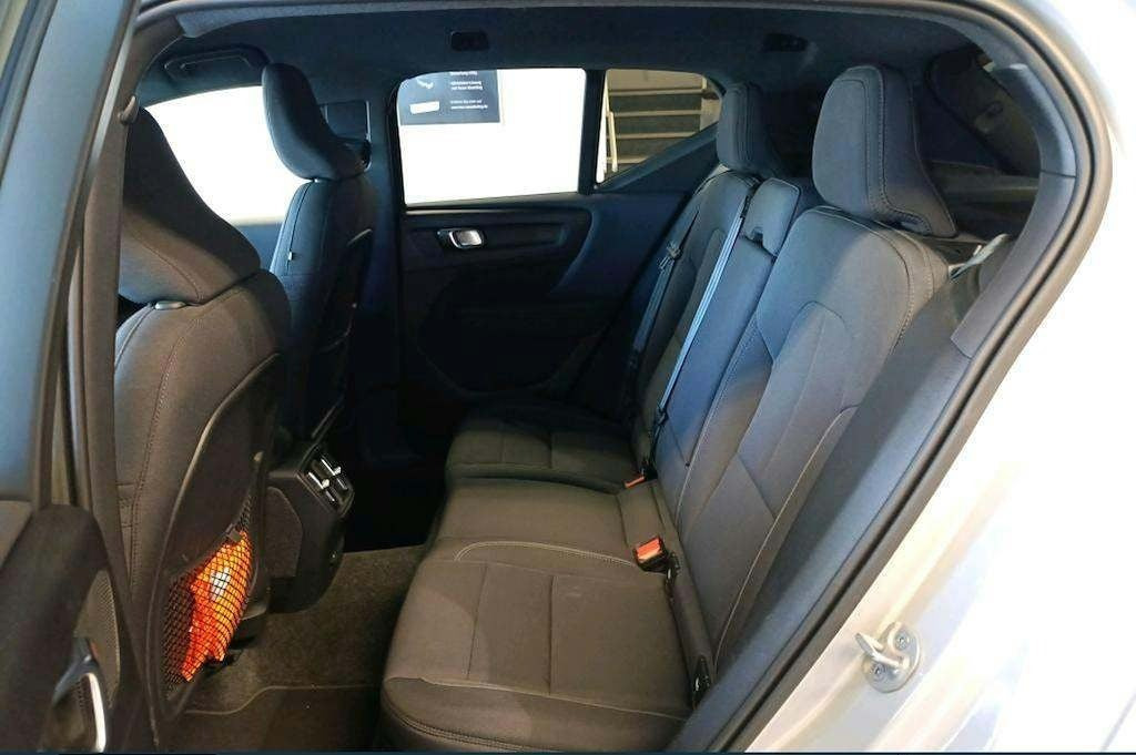 Sølv Volvo XC40 fra 2024